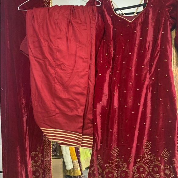 Valvet suits in small to Med sizes - Picture 14 of 16